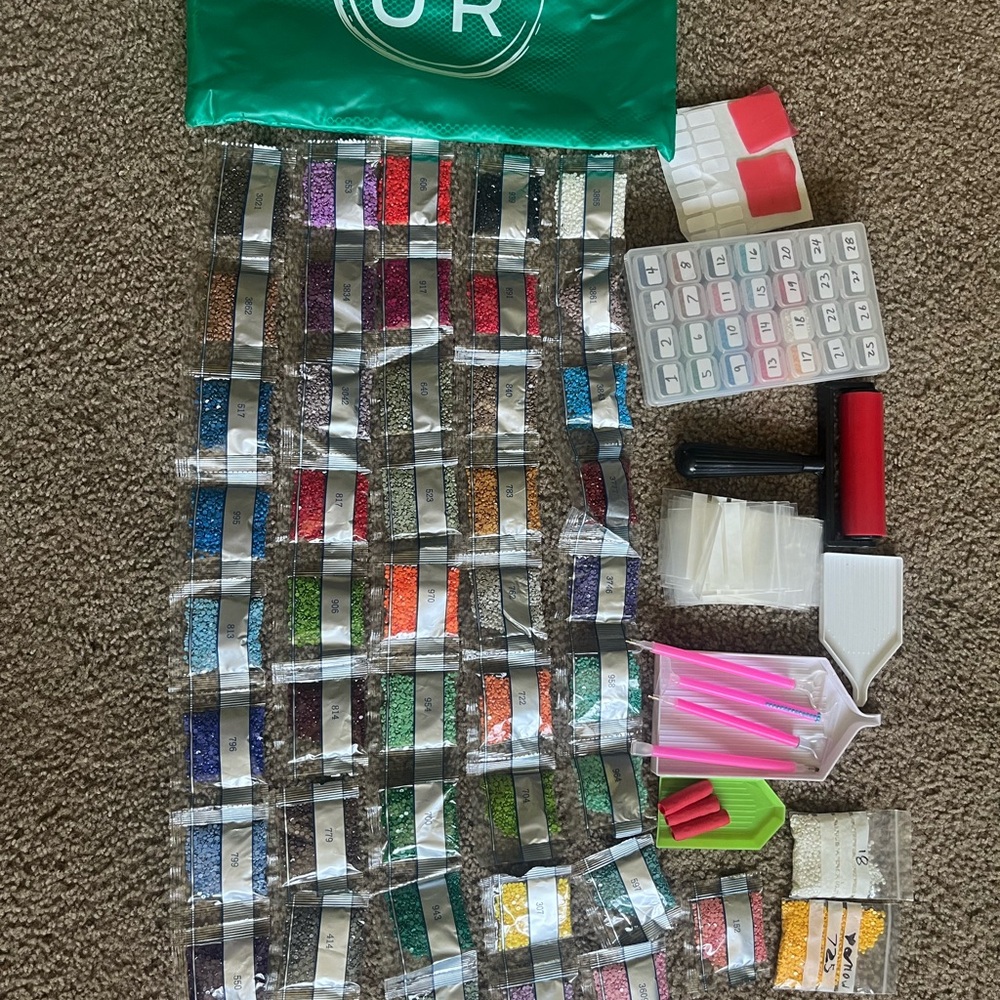 Beauty u-r diamond painting set with 64 colors